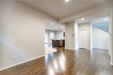 Main picture of 18837 105th Ave E