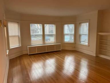 Main picture of 6321 N Hermitage Ave