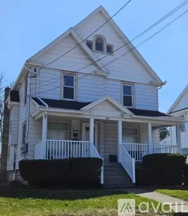 Main picture of 598 E Main St