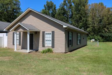 Main picture of 2917 Driving Range Rd