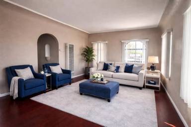 Main picture of 211 W 21st St