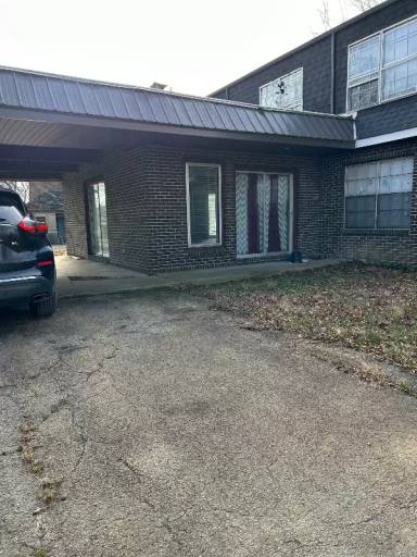 Main picture of 184 Oak Hill Dr