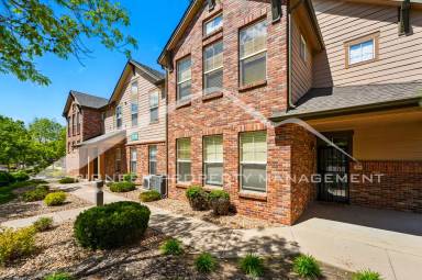 Main picture of 2240 S Vaughn Way