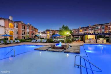 Main picture of 161 W Slaughter Ln