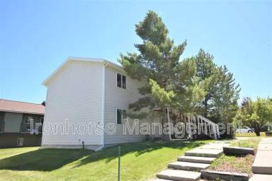 Main picture of 8 Hoffman Dr