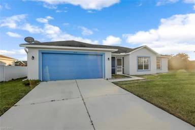 Main picture of 2026 NE 25th St