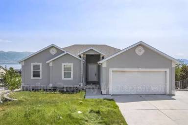 Main picture of 4016 S Sunrise Dr