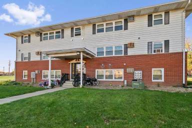 Main picture of 1025 North Farnsworth Avenue - B