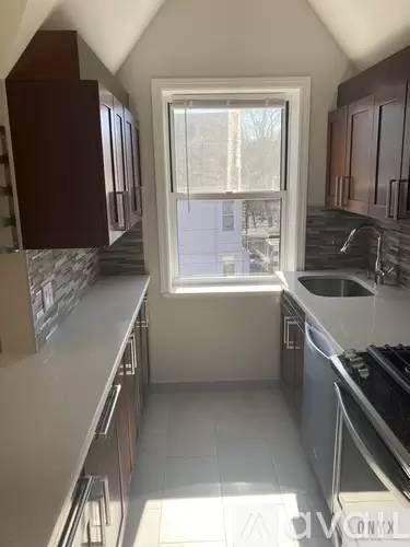 Main picture of 7822 81st St