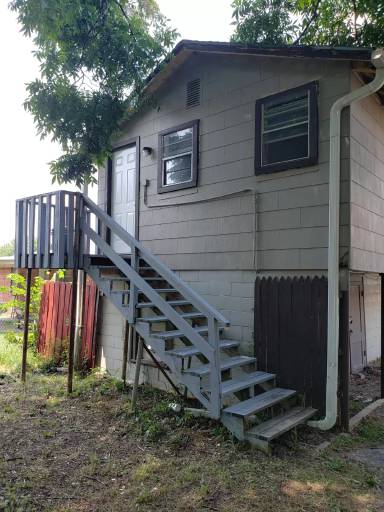 Main picture of 901 E Gardena St