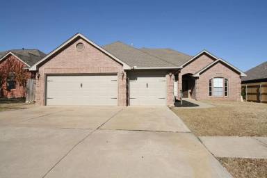 Main picture of 8805 NW 111th St
