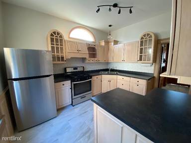 Main picture of 407 E 9th St
