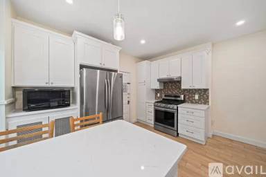 Main picture of 108 Trowbridge St