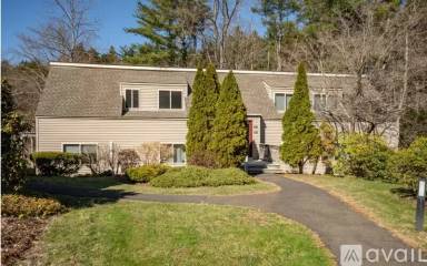 Main picture of 54 Library Ln