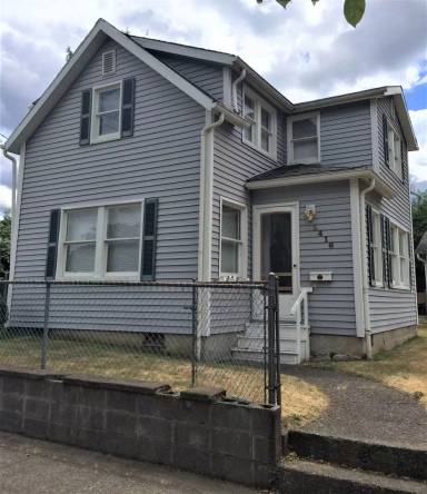 Main picture of 2416 NE Wygant St