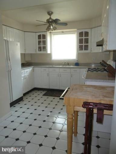 Main picture of 937 1st St