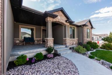 Main picture of 593 Pheasant Run Cir