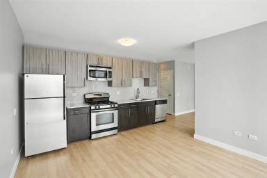 Main picture of 326 E Wacker Dr