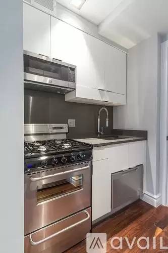 Main picture of 410 E 13th St