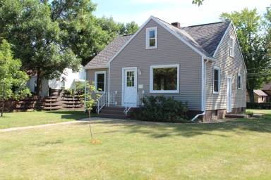 Main picture of 900 Park Court Ln