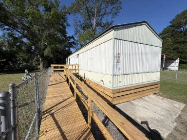 Main picture of 1532 Airport Rd