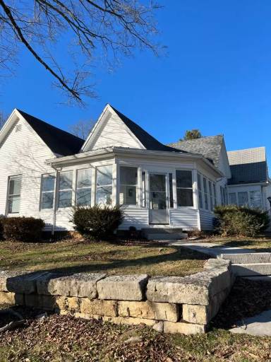 Main picture of 802 W 7th St