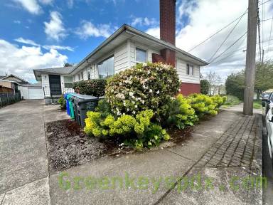 Main picture of 7521 N Williams Ave