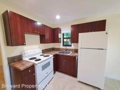 Main picture of 1405 NE 5th Ter