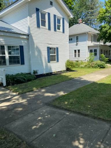 Main picture of 211 Erie St