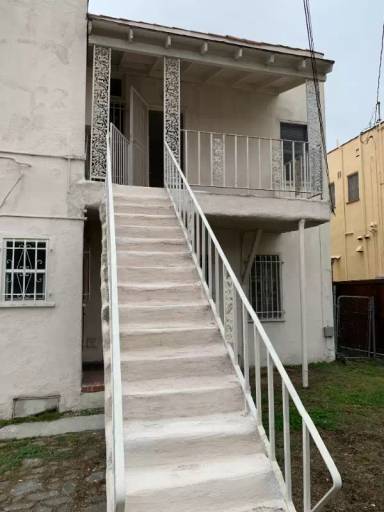 Main picture of 824 1/2 S Curson Ave