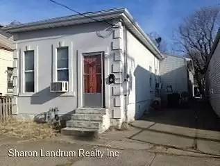 Main picture of 947 E Oak St