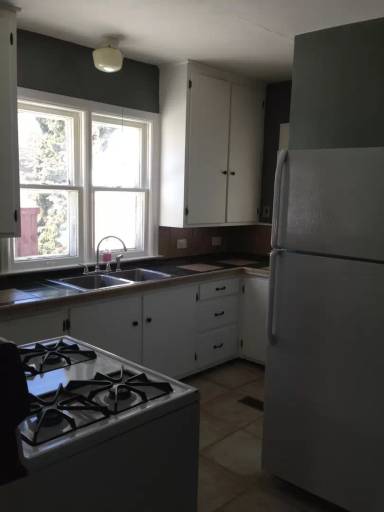 Main picture of 810 W Columbia Ave
