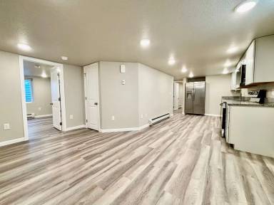 Main picture of 700 W Myrtle St