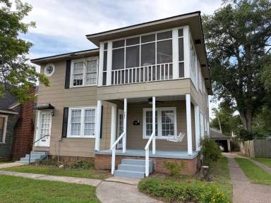 Main picture of 745 Stephenson St