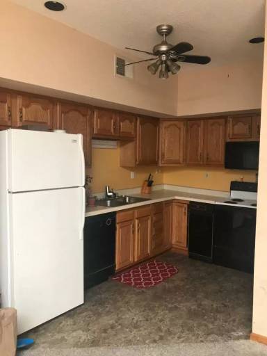 Main picture of 911 Massachusetts St