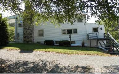 Main picture of 875 Millers Cottage Ln