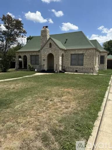 Main picture of 220 Greenlawn Dr