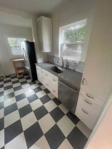 Main picture of 1424 E 20th St