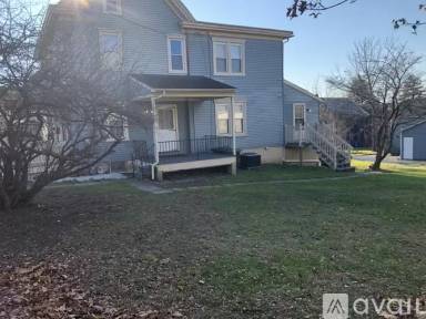 Main picture of 160 N Main St