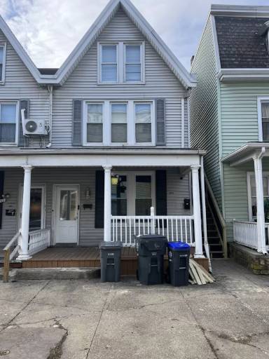Main picture of 156 S 2nd St