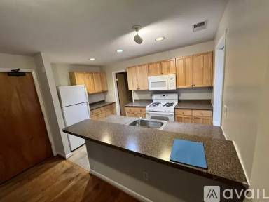 Main picture of 805 Houston Ave