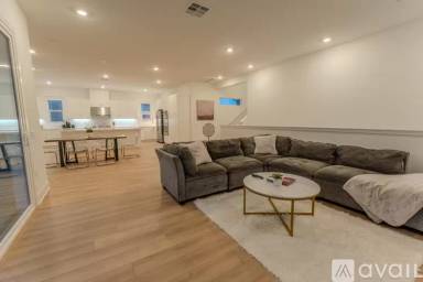 Main picture of 241 Proctor