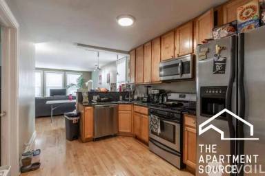 Main picture of 1063 W Fry St