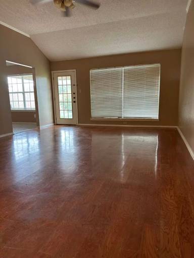 Main picture of 3601 Warbler Ave