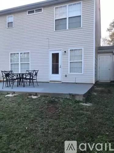 Main picture of 121 London Dr