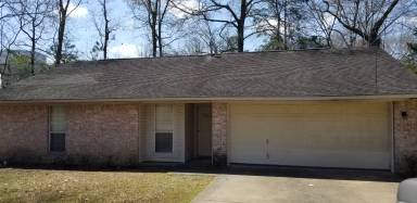 Main picture of 212 Oak Hollow St