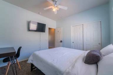 Main picture of 2313 N Presidential Dr