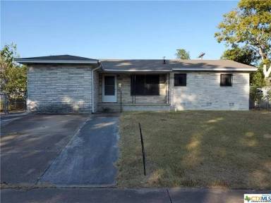 Main picture of 903 Leonhard St
