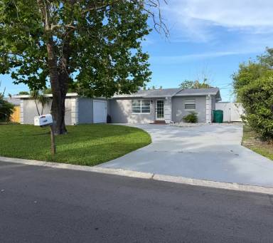 Main picture of 1909 Oakwood Dr