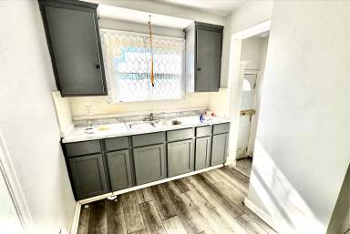 Main picture of 8855 Vaughan St